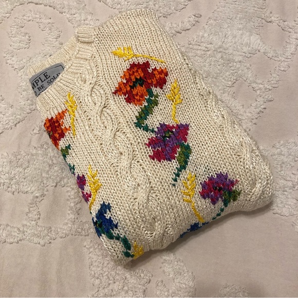 🌸 vtg cable knit sweater with pansies - Picture 11 of 12